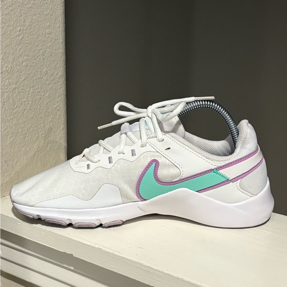 Wmns Nike Legend Essential 2 / White Green Glow  / CQ9545 100 / Great Shape Sz 8 - Picture 3 of 9
